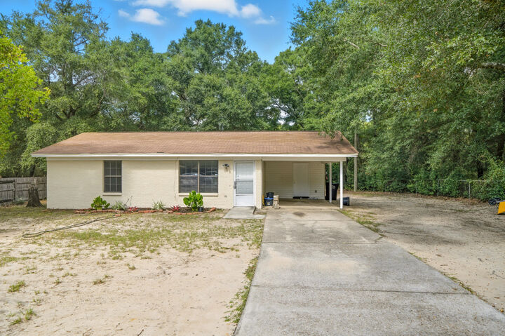 Property Photo: 102 Grimes Avenue FL 32536