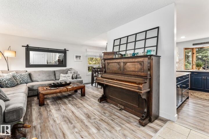 Property Photo: 17 Laurier Crescent AB T8N 1M6