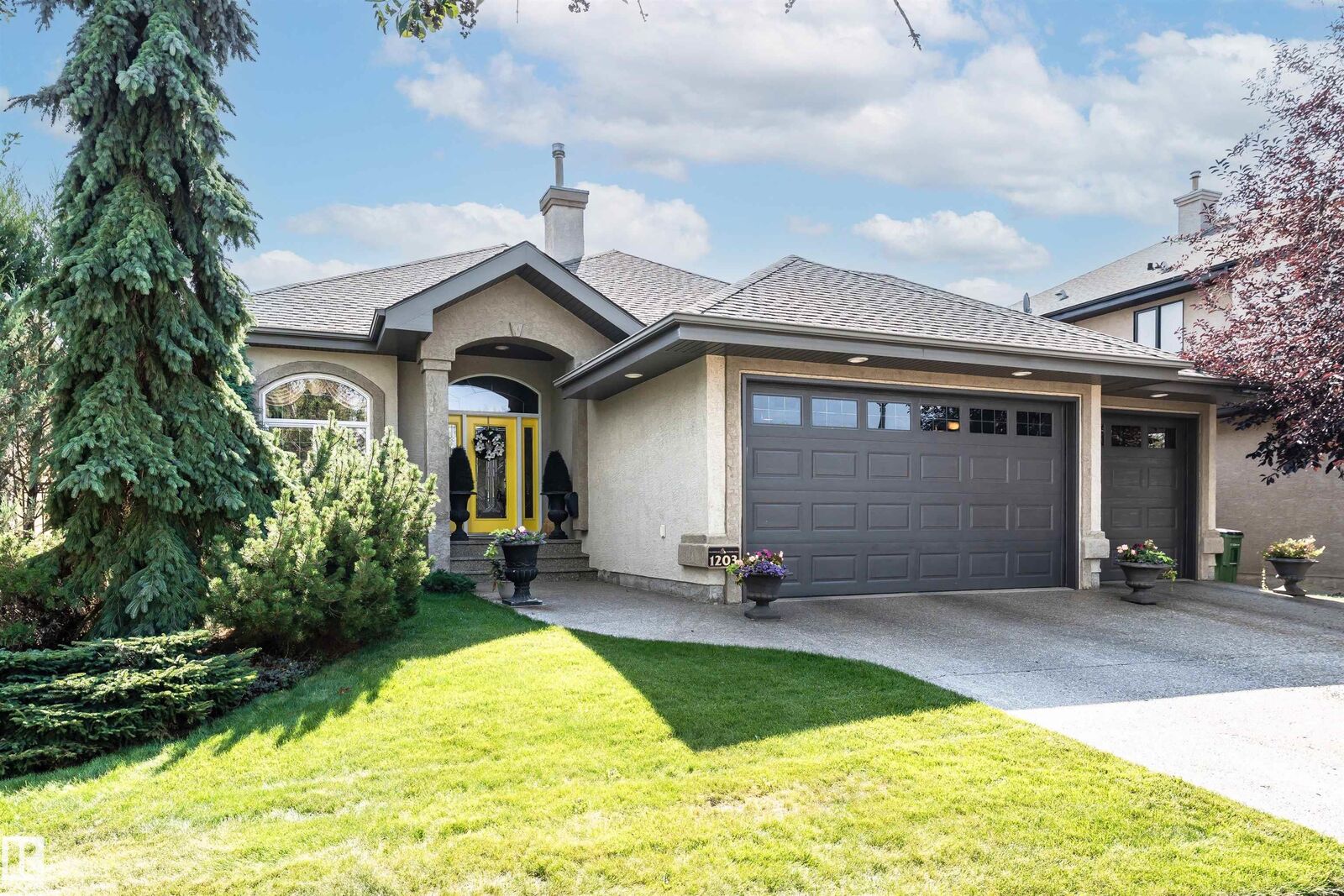 Photo de la propriété:  1203 Hollands Close NW  AB T6R 3L2