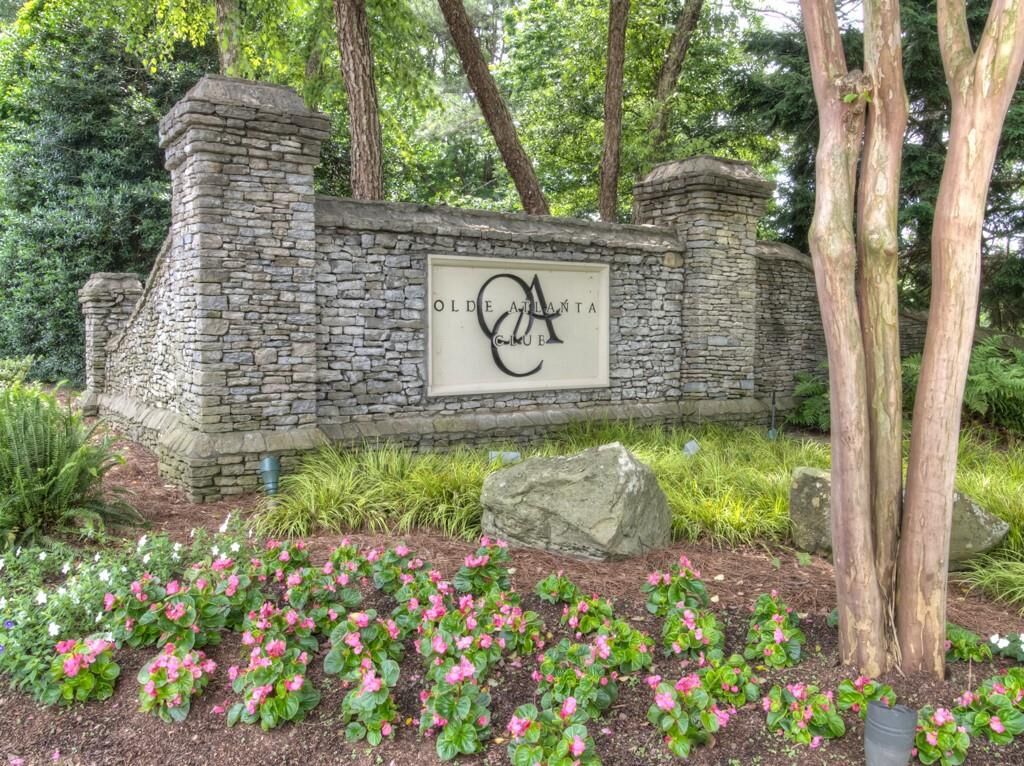 Property Photo: 6640 Bridlewood Way GA 30024