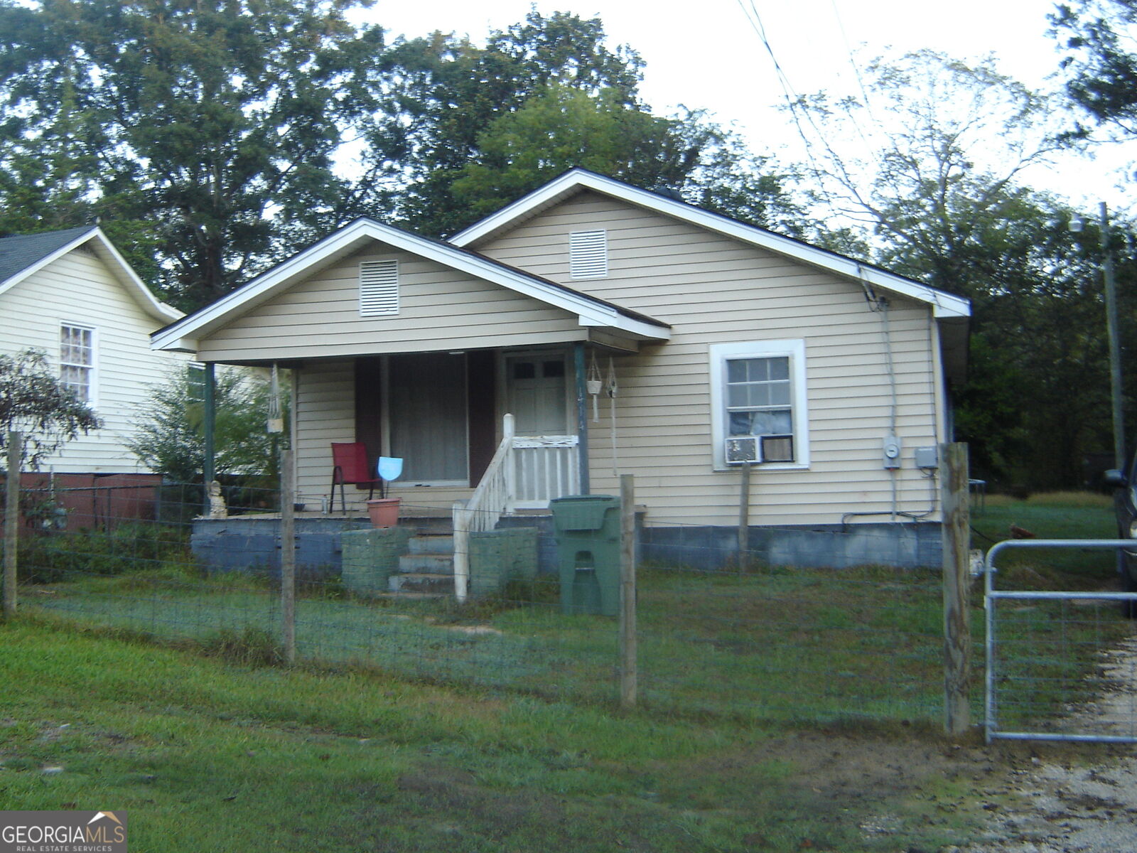 Property Photo: 1414 S 8th Street AL 36863