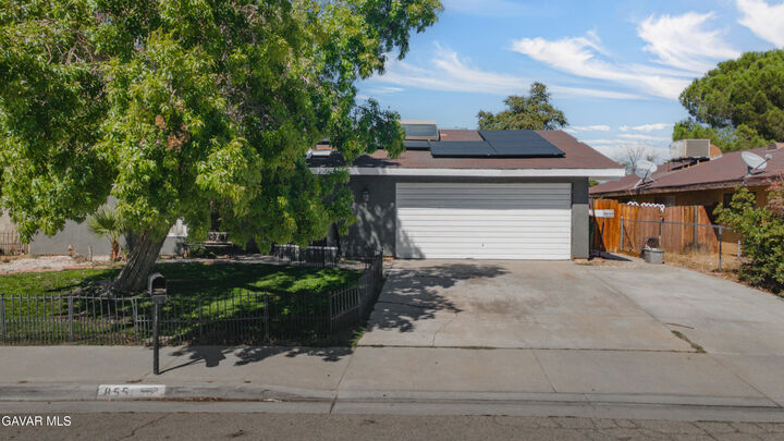 Property Photo:  855 Lightcap Street  CA 93535 