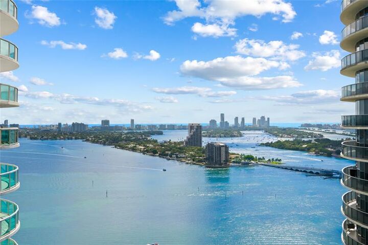 Property Photo:  1800 N Bayshore Dr 2914  FL 33132 