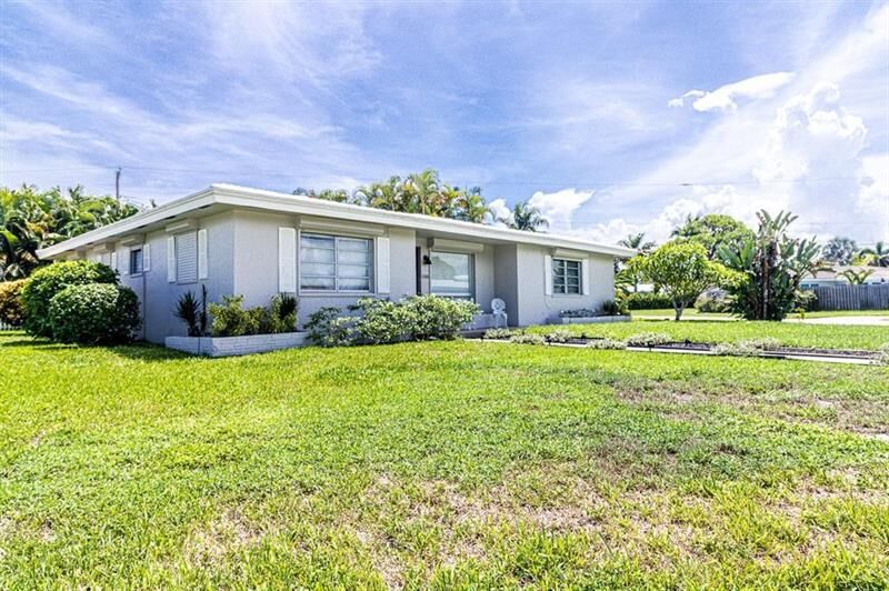 Property Photo: 1300 SE 7th Ct FL 33441