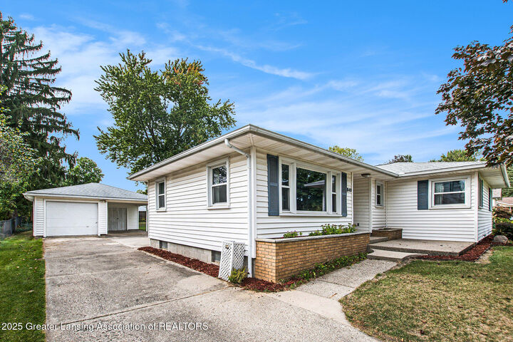 Property Photo:  840 Belknap Street  MI 48837 