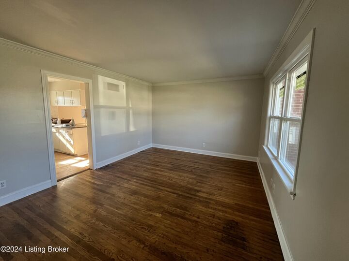 Property Photo: 5302 Juanita Ln KY 40272
