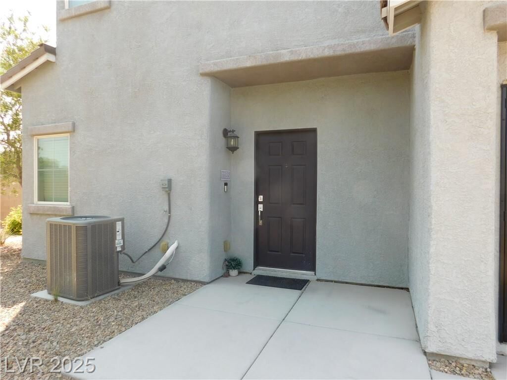 Property Photo:  
