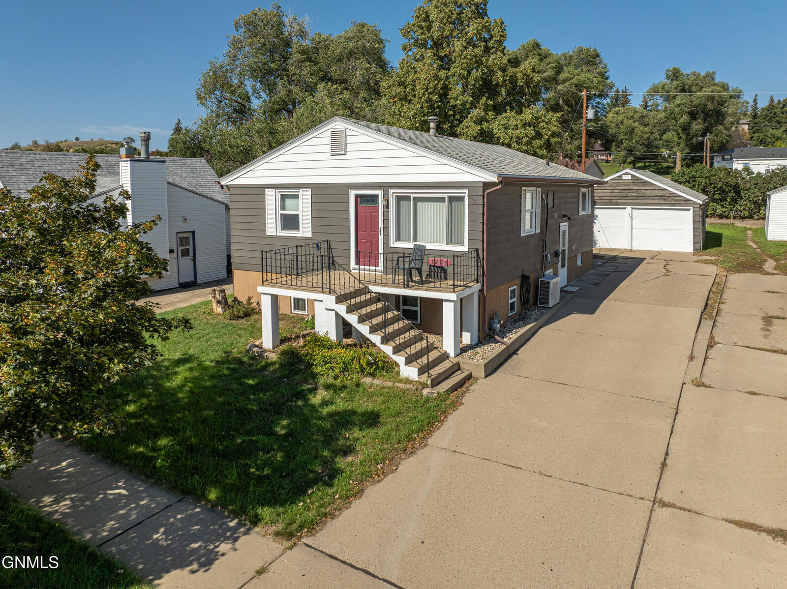Property Photo:  1204 1st Street NE  ND 58554 