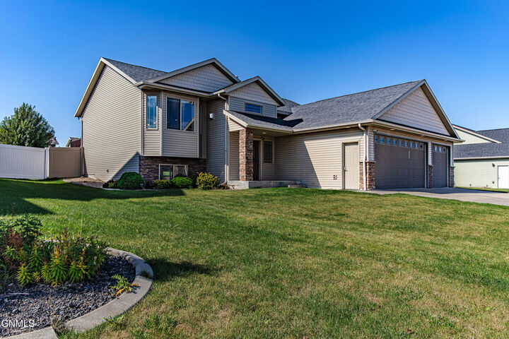 Property Photo: 1805 Canyon Road SW ND 58554