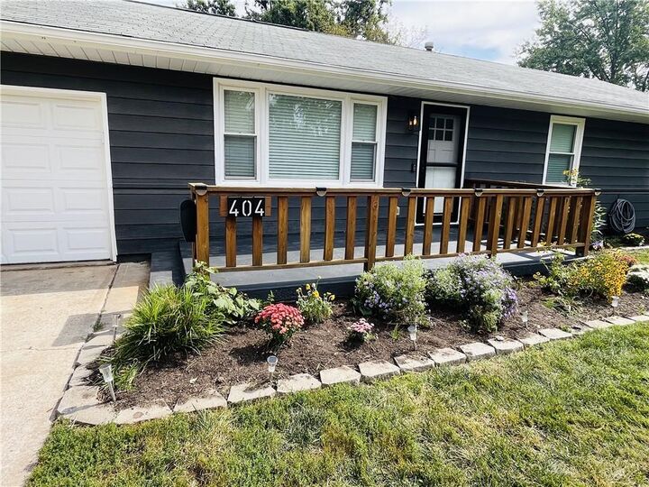Property Photo:  404 SW 9th Street  MO 64015 