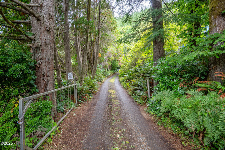 Property Photo: 29 Neal Loop OR 97391