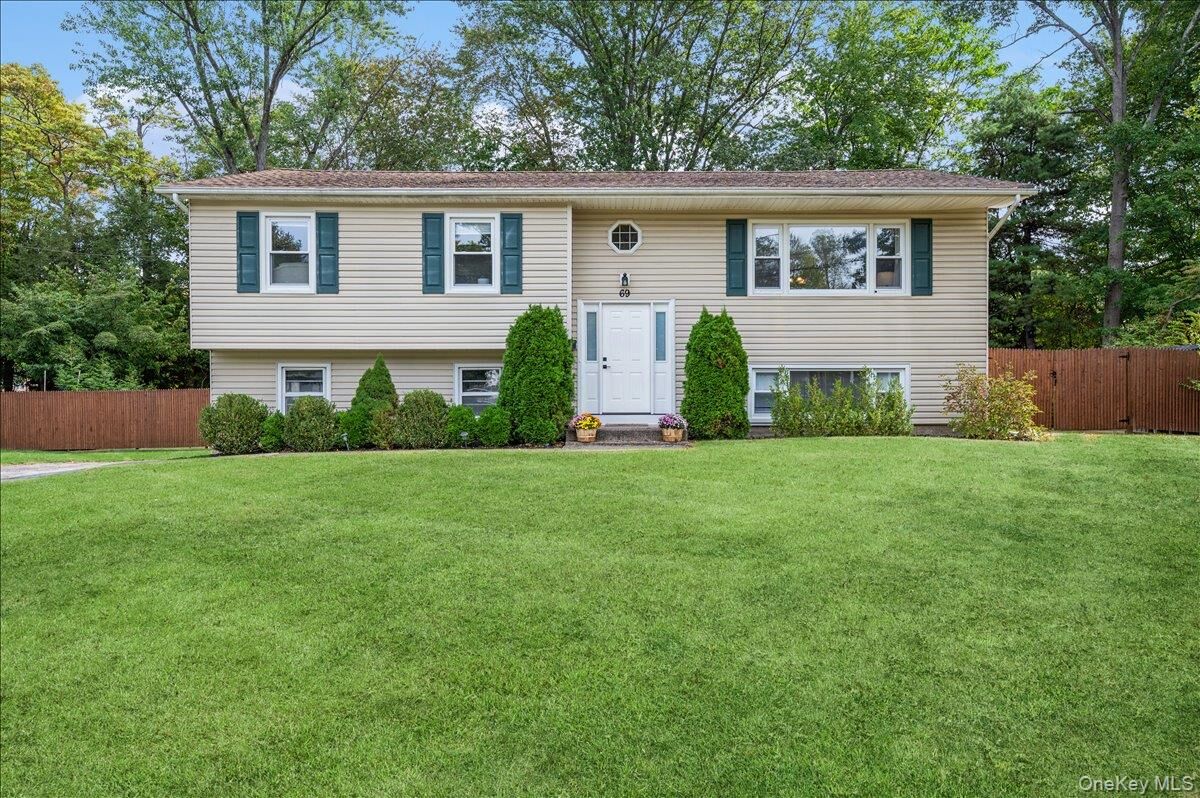 Property Photo:  69 Carolina Drive  NY 10956 