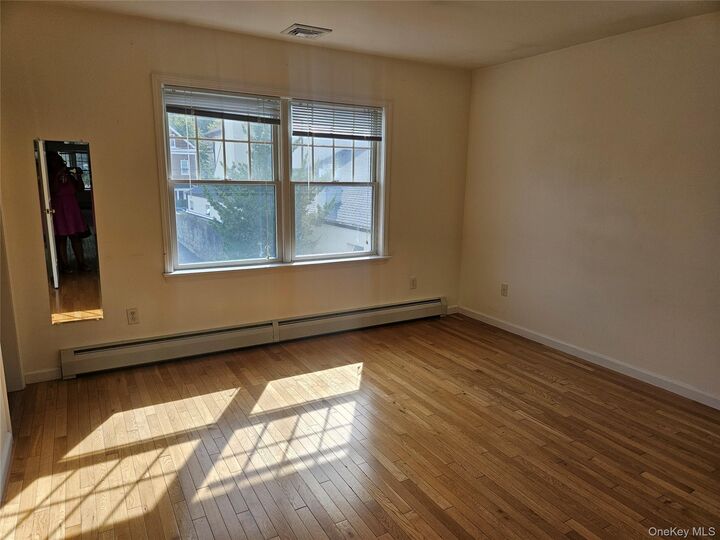 Property Photo:  78 Virginia Avenue 2  NY 10522 