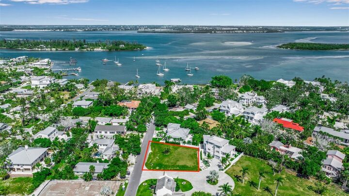Property Photo:  610 Hibiscus Way  FL 34228 