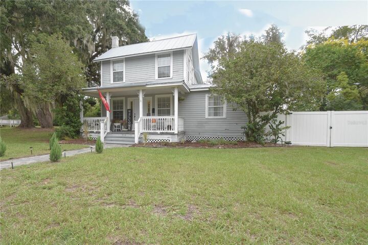 Property Photo:  310 S Holly Avenue  FL 32763 