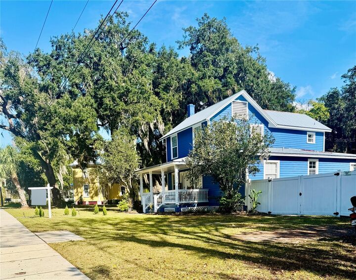 Property Photo: 310 S Holly Avenue FL 32763