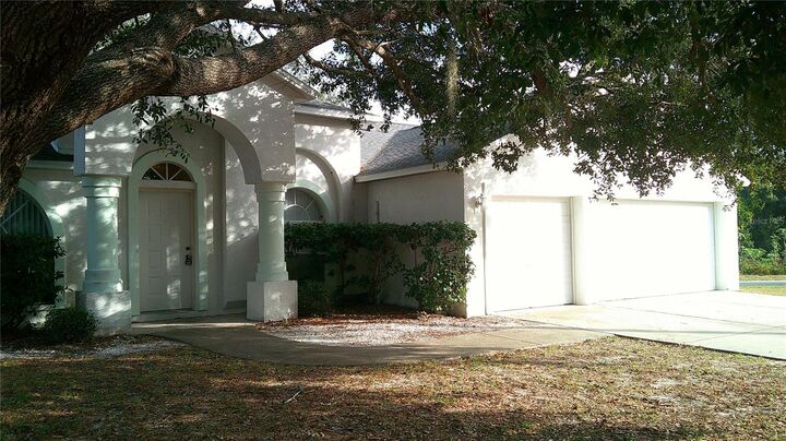 Property Photo:  9724 Mary Robin Drive  FL 33569 