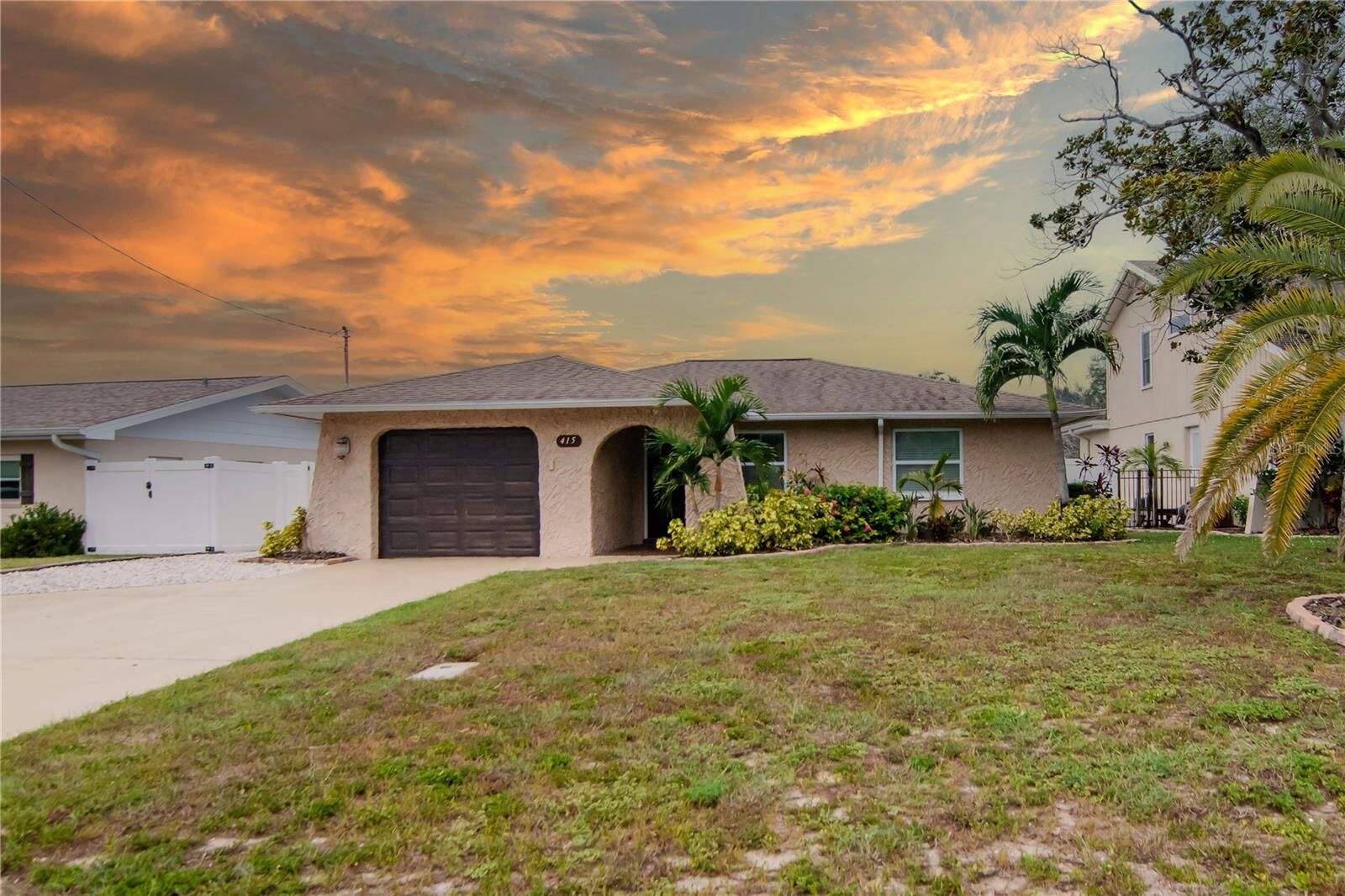 Property Photo: 415 Crosswinds Drive FL 34683