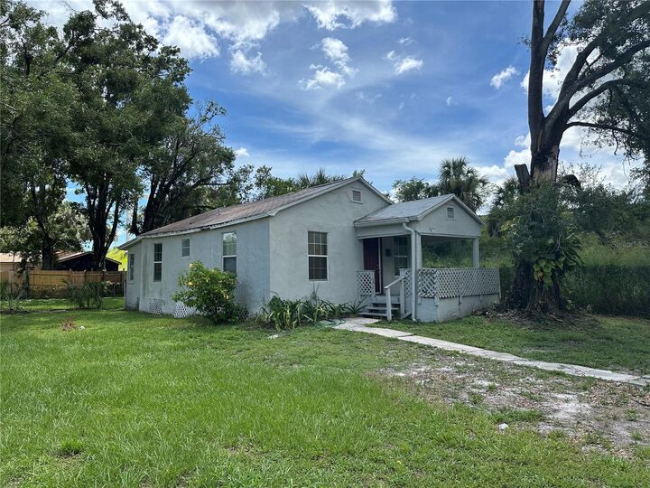 Property Photo: 7608 N Huntley Avenue FL 33604