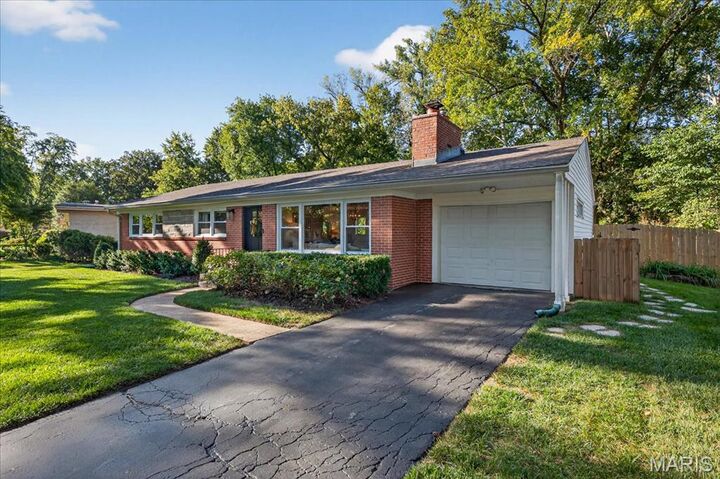 Property Photo: 701 Wenneker Drive MO 63124