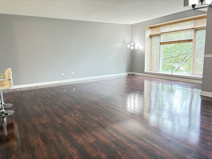 Property Photo:  875 E 22nd Street 204  IL 60148 