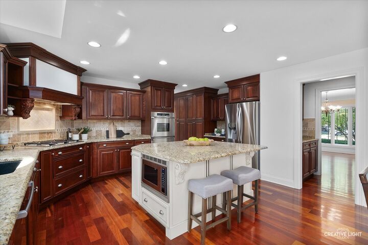 Property Photo: 1112 Saratoga Court IL 60564