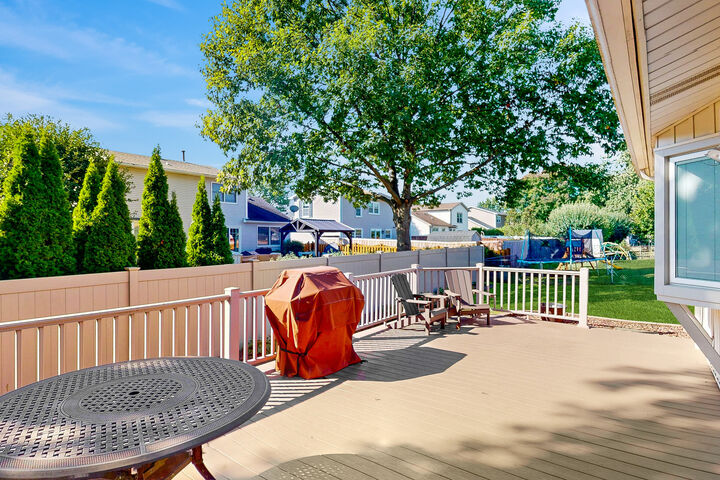 Property Photo:  1517 White Trail  IL 60007 
