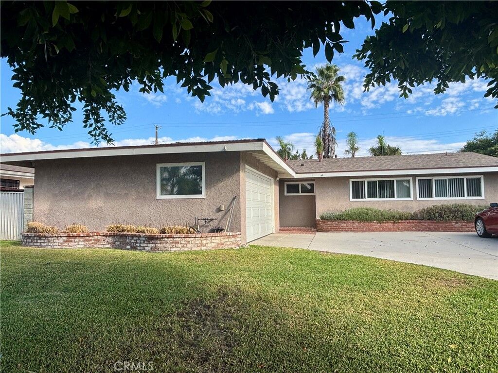 Property Photo:  16719 Citronia  CA 91343 