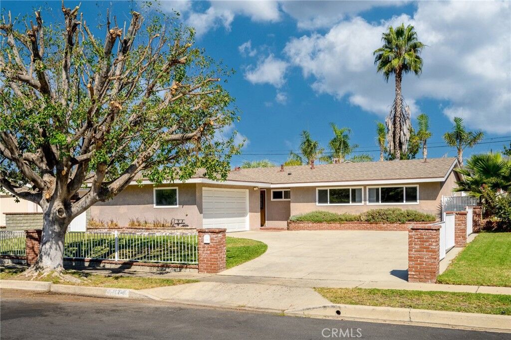 Property Photo: 16719 Citronia CA 91343