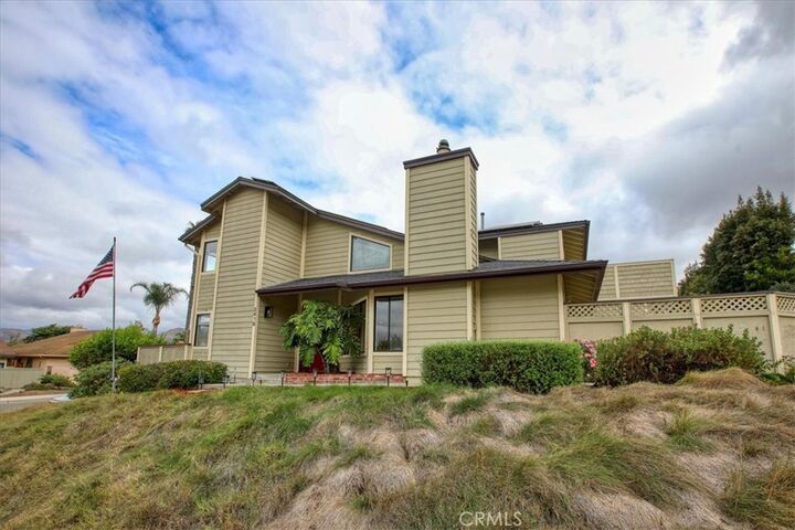 Property Photo:  2418 Cumbre Court  CA 93401 