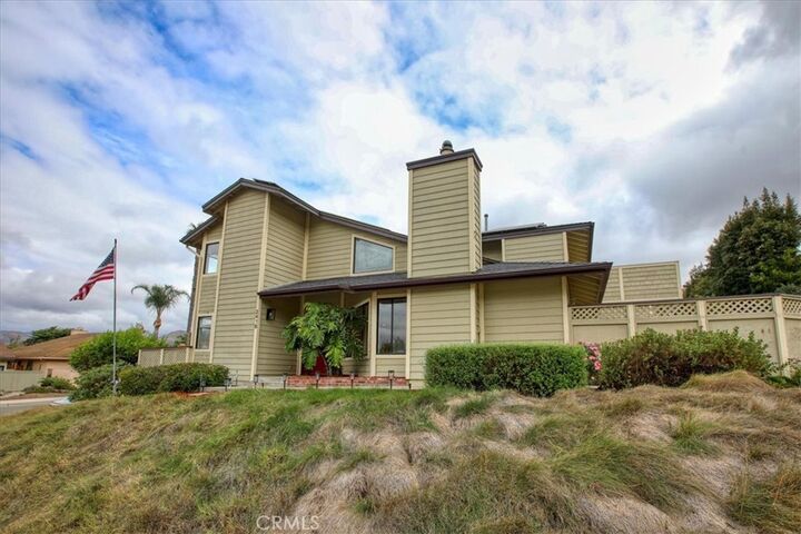 Property Photo:  2418 Cumbre Court  CA 93401 
