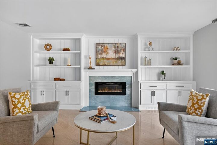 Property Photo:  194 N Central Avenue  NJ 07446 