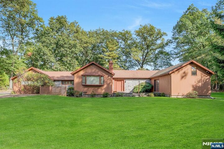 40 Chestnut Ridge Road  Saddle River NJ 07458 photo