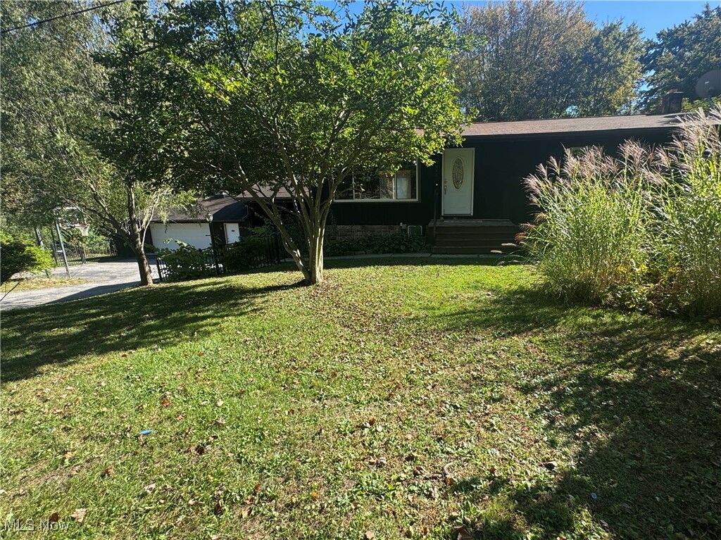 Property Photo: 7972 State Route 305 OH 44231