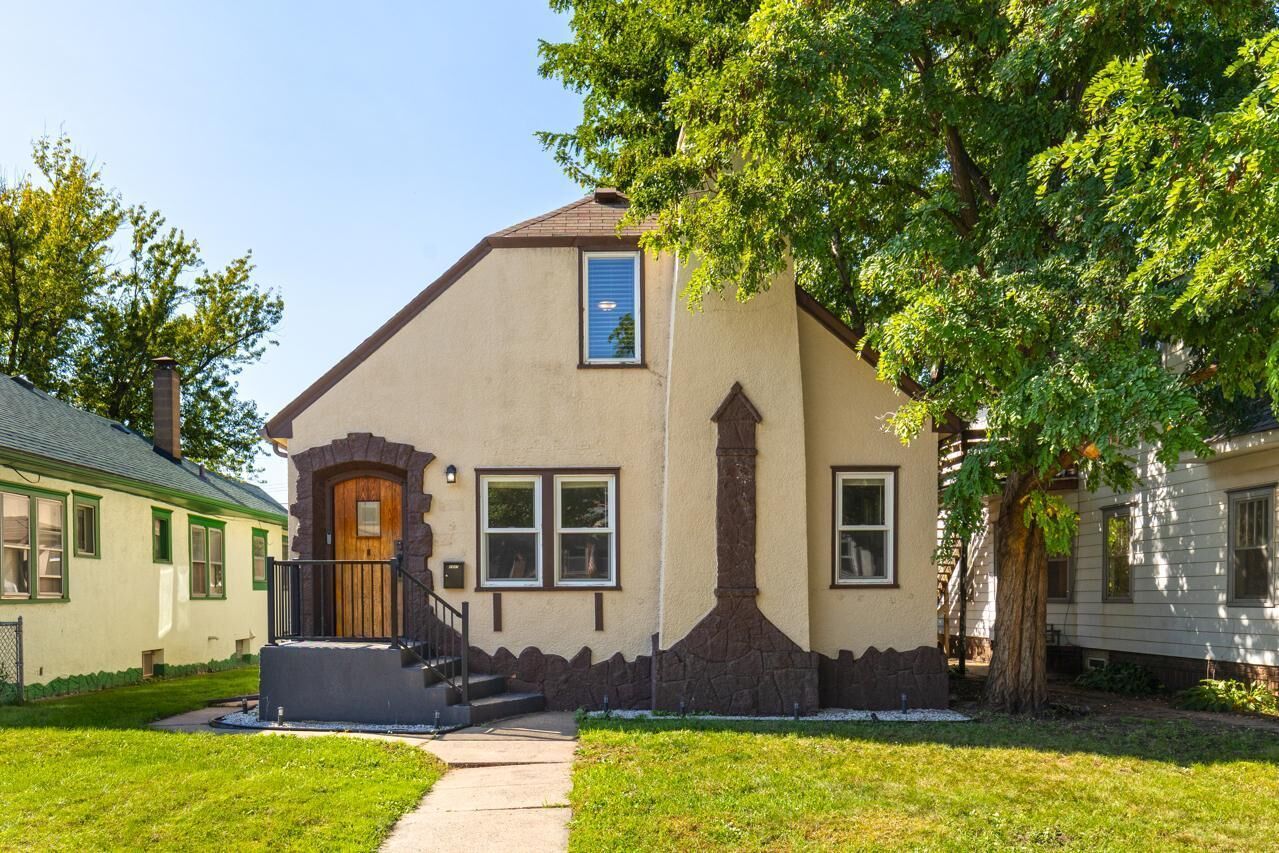 Property Photo:  3847 Aldrich Avenue N  MN 55412 