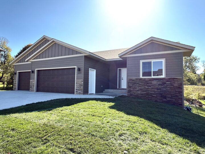 Property Photo: 2804 Oak Lawn Drive MN 55057