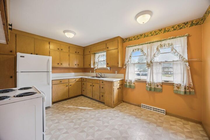Property Photo: 531 Hazel Avenue E MN 55353
