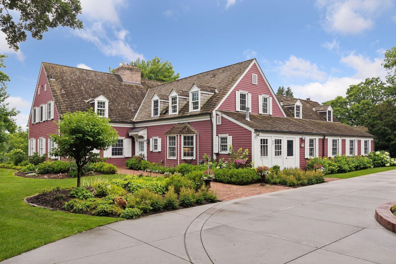 Property Photo:  260 Salem Church Road  MN 55118