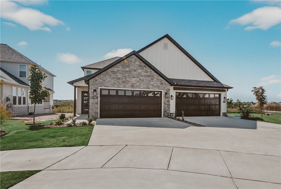 Property Photo: 2909 SW Hampshire Avenue AR 72713