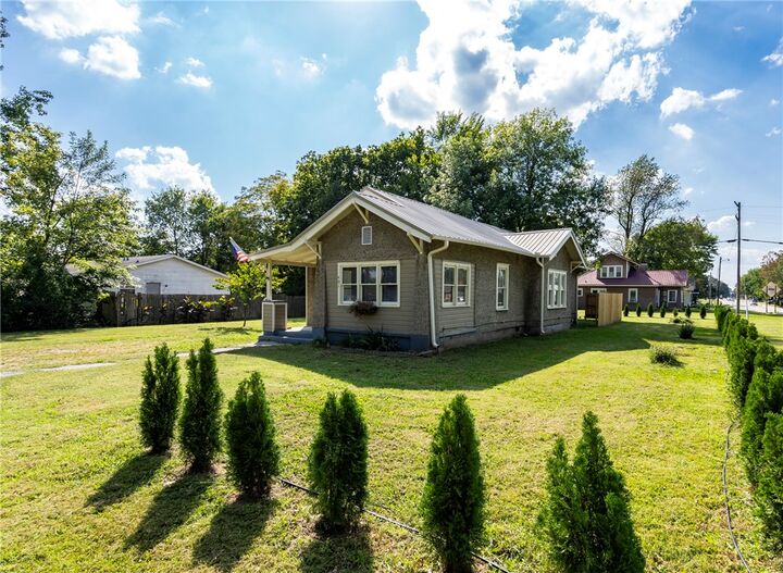 401 S Giles Avenue  Gentry AR 72734 photo