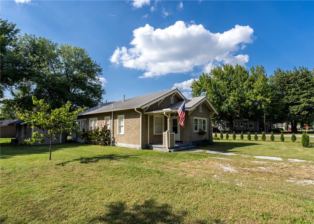 Property Photo: 401 S Giles Avenue AR 72734