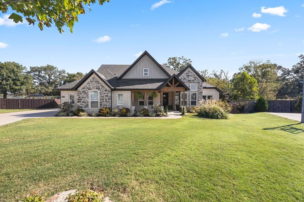 Property Photo: 807 Flycatcher Trace AR 72762