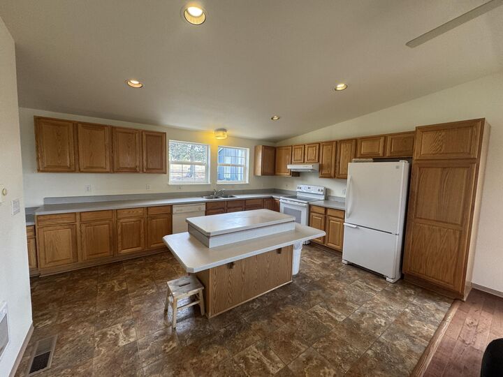 Property Photo:  5935 SE Coyote Lane  OR 97754 