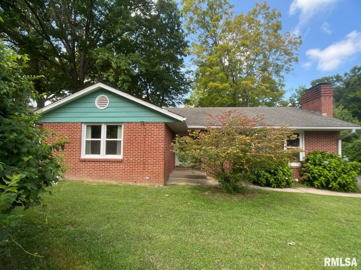 Property Photo:  404 S Orchard Drive  IL 62901 
