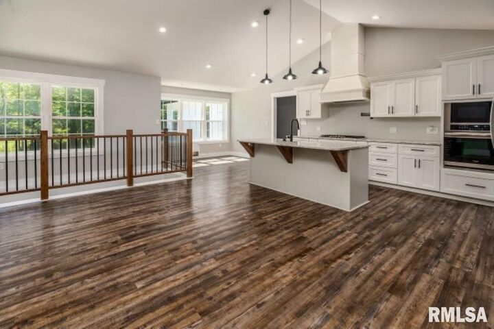 Property Photo:  501 E Mohan Street  IL 62918 