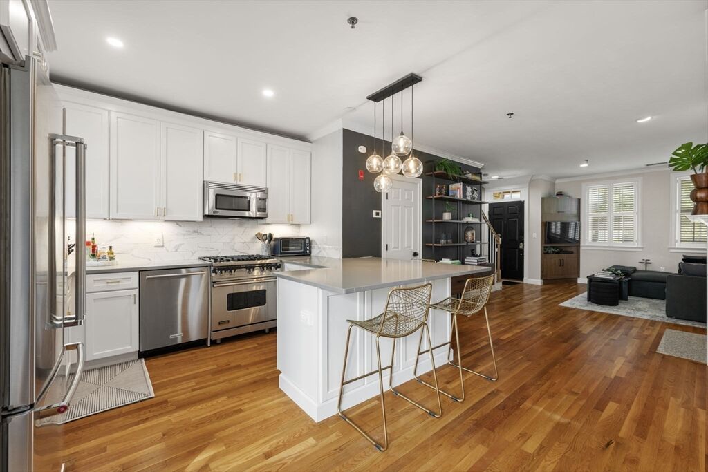 Property Photo: 98 Warren Street 98 MA 02129