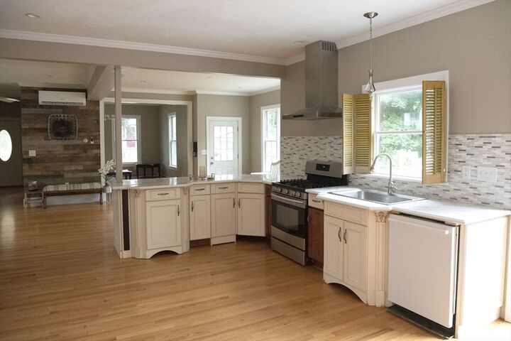 Property Photo:  134 Methuen St 1  MA 01850 