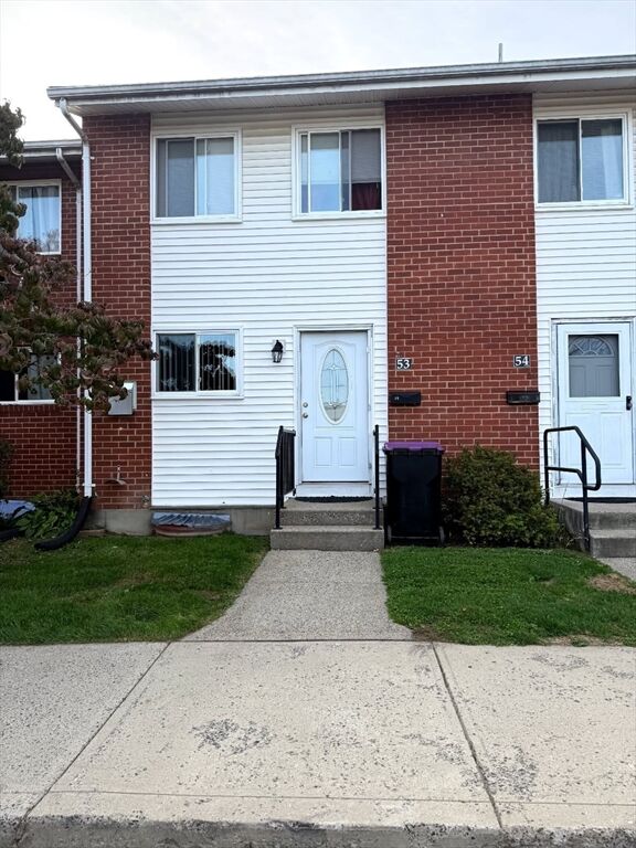 Property Photo:  53 Farnum Dr 53  MA 01040 
