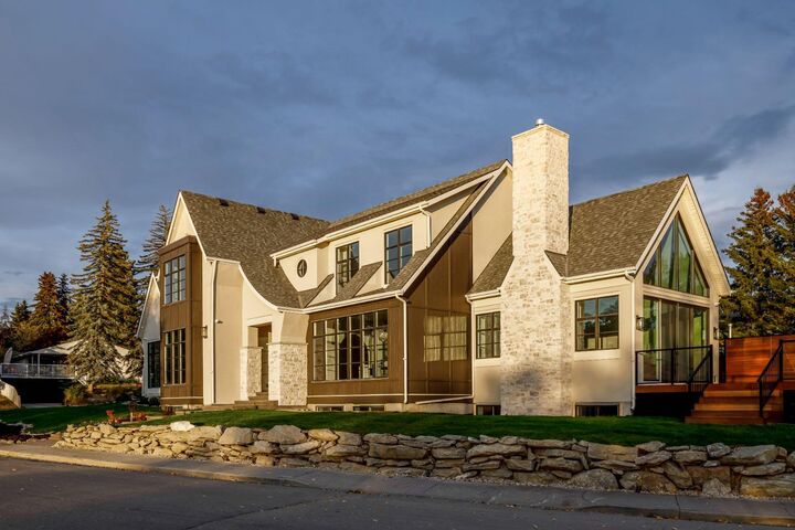 Property Photo:  2920 Toronto Crescent NW  AB T2N 3W2 