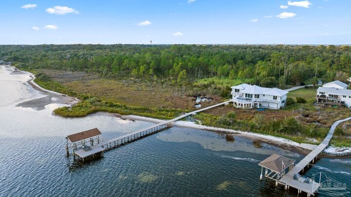 Property Photo: 1119 Soundview Trl FL 32561